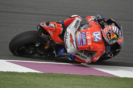 Un enorme Andrea Dovizioso domina en Catar y doblega a Marc Márquez con Valentino Rossi cerrando el podio