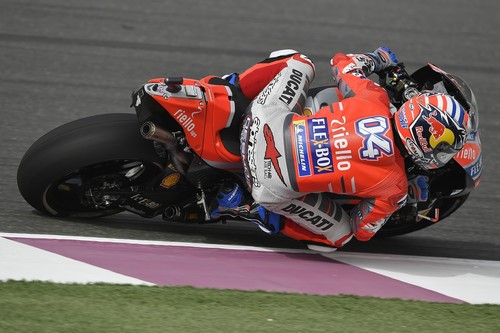 Un enorme Andrea Dovizioso domina en Catar y doblega a Marc Márquez con Valentino Rossi cerrando el podio