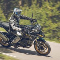 A la Voge 900DSX le ha salido un duro rival. También es una trail china, pero es más barata, tiene 90 CV y viene con radar