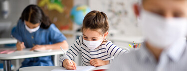 Aulas cerradas, padres desesperados y pediatras colapsados: la caótica realidad de la vuelta al cole