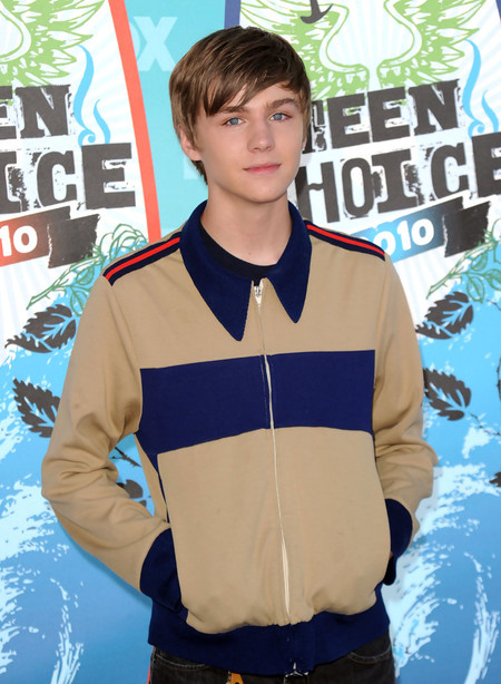 Miles Heizer El Actor De 13 Reasons Why Es El Icono Definitivo De Las Tendencias Retro