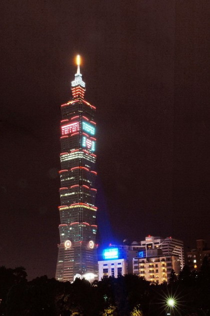 Ferrari en la Torre Taipei 101
