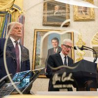 "Me llamó para besarme el culo": Donald Trump se despide de Tim Cook y asegura que ni Steve Jobs lo habría hecho tan bien