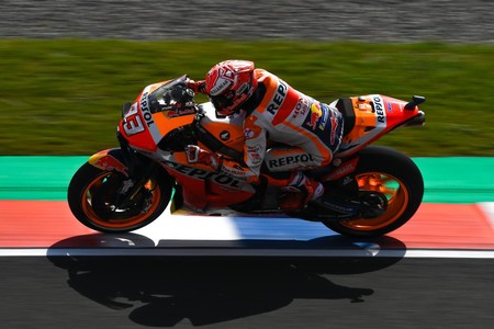 Marc Márquez consigue la pole position de MotoGP y solo la lluvia le podría frenar en Argentina
