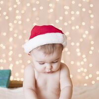 Cinco ideas para celebrar y recordar la primera Navidad del bebé