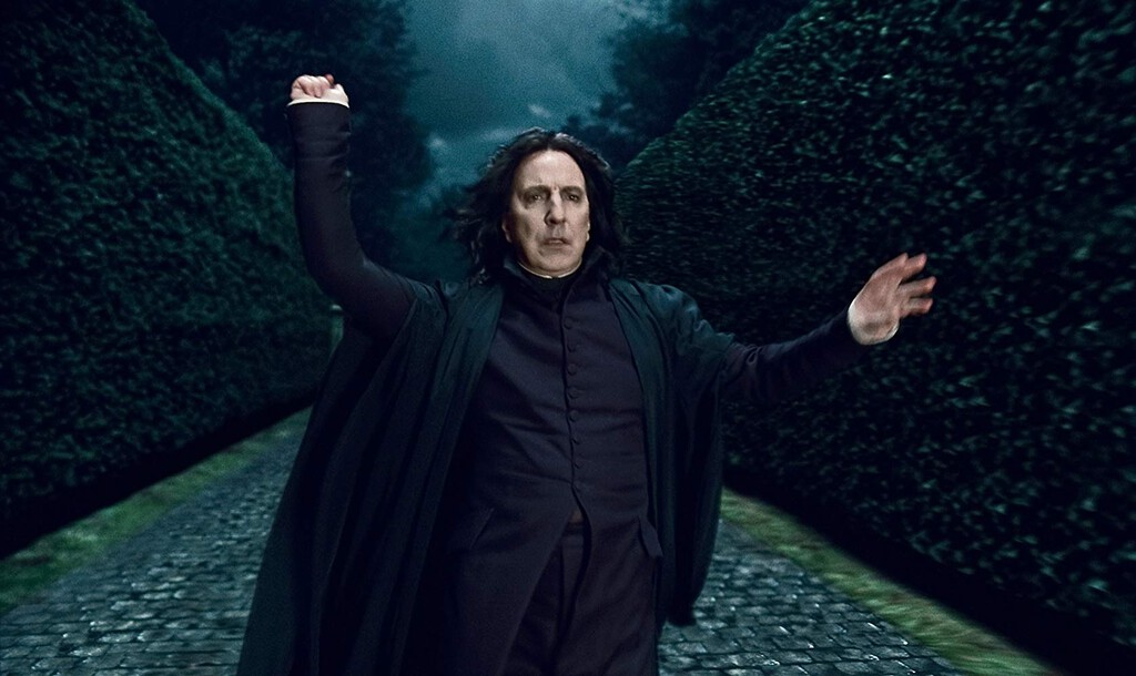 Snape es el único personaje de Harry Potter que jamás cambió de ropa y no es porque nunca fuese de compras Snape es el único personaje de Harry Potter que jamás cambió de ropa y no es porque nunca fuese de compras