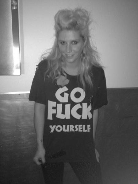 Ke$ha y su madre hacen equipo para escribir una canción vaginal