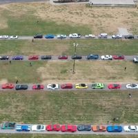 2,100 autos deportivos marchan en caravana para cumplir el último deseo de un pequeño