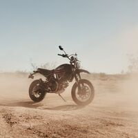 Ducati Scrambler Desert Sled Fasthouse: aires de carreras para la Scrambler más gamberra, por 12.690 euros