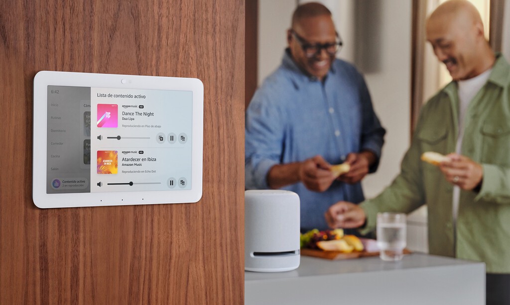El Echo Hub es la nueva apuesta de Amazon por el control de nuestros dispositivos en casa: un panel táctil siempre operativo