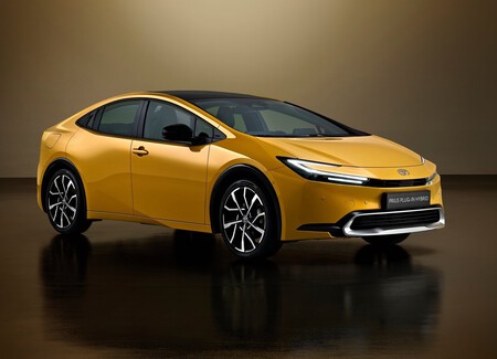 Toyota Prius 2024 1600 03