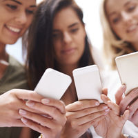 Expulsado del grupo de WhatsApp del cole el padre que nos hizo reír con las aventuras de la mascota de la clase de su hija