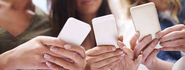 Expulsado del grupo de WhatsApp del cole el padre que nos hizo reír con las aventuras de la mascota de la clase de su hija