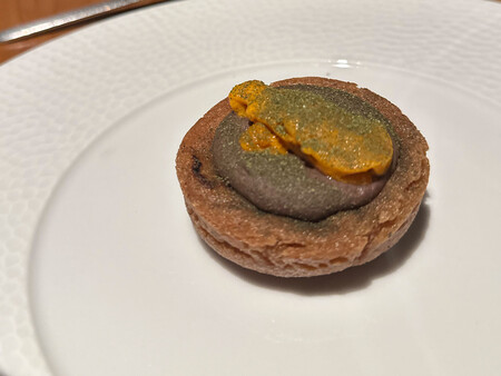 La Tostada Con Erizo De Mar Seguramente El Plato Mas Sorprendente Del Taco Tasting De Ome