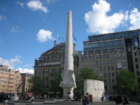 Monumento Nacional en Plaza Dam