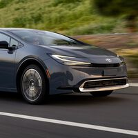 Toyota se ríe de la pelea entre BYD y Tesla. No cree en el auto eléctrico y sus ventas la respaldan (hoy): fue la marca #1 a nivel mundial en 2023 