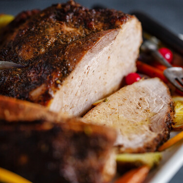 Adiós a la carne asada al horno que queda reseca con esta cazuela cuya tapa incluye un truco para evitarlo