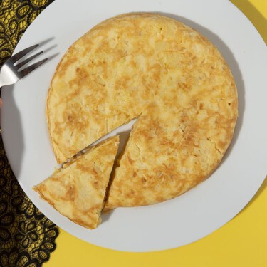 Nuestra tortilla de patatas es cada vez menos española: “Tiene muchas probabilidades de estar hecha con patata francesa vieja, que se oscurece al cocer y se deshace al freír” 