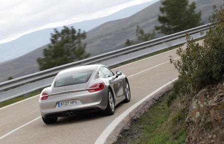 Porsche Cayman S trasera curva