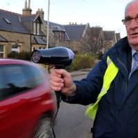 ¡Alto, secador! Así luchan los habitantes de este pueblo escocés contra el exceso de velocidad