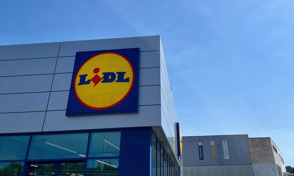 Lidl tiene este toldo vertical de fácil instalación para balcones y terrazas: ideal para proteger tu hogar del sol