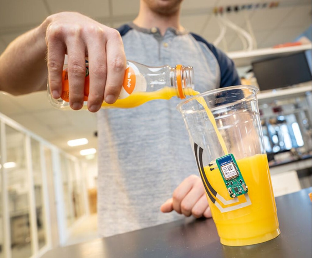 Estas etiquetas inteligentes te dicen cuántas vitaminas tienes a través del sudor. Sin necesidad de análisis de sangre.