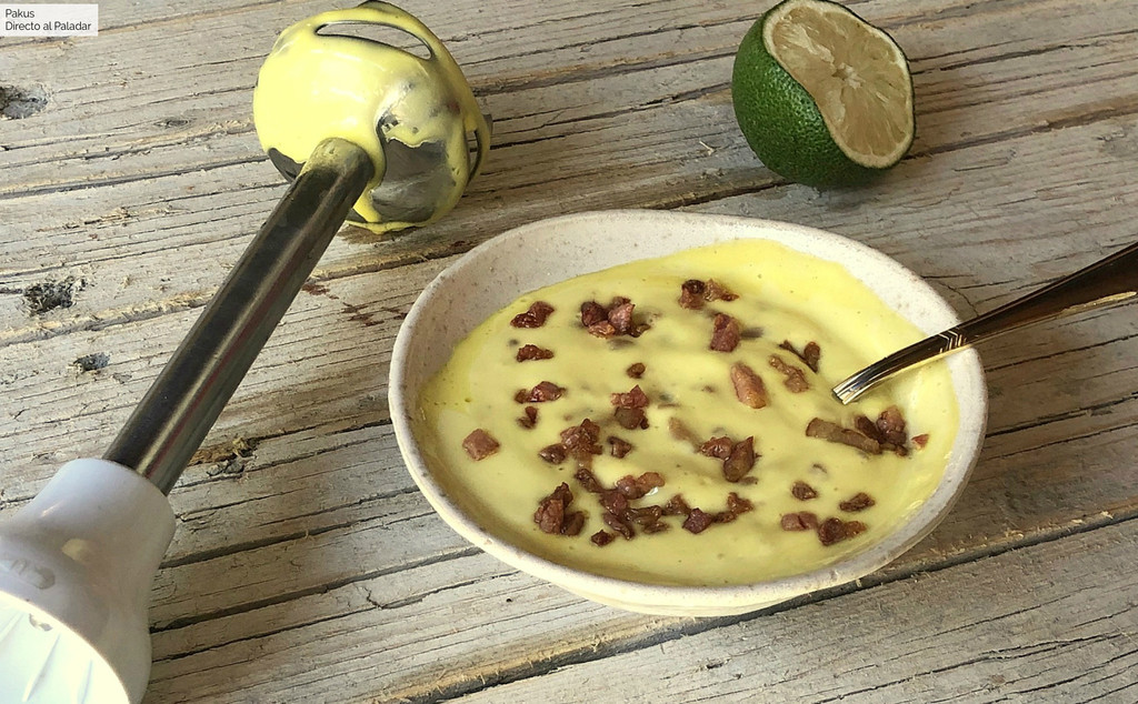 Cómo hacer mayonesa de bacon, la salsa ideal para hamburguesas, pizzas y otras recetas