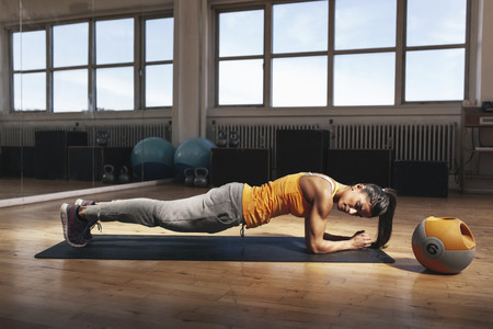 Cómo activar el core: qué es, para qué sirve y cómo aprender a activar la musculatura profunda del abdomen