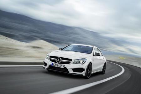 Pon un Mercedes CLA 45 AMG y un Mercedes G 65 AMG en tu vídeo promocional y consigue... esto