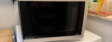 Durante años las madres nos han dicho que no es bueno acercarse al microondas mientras funciona: en parte, tenían razón