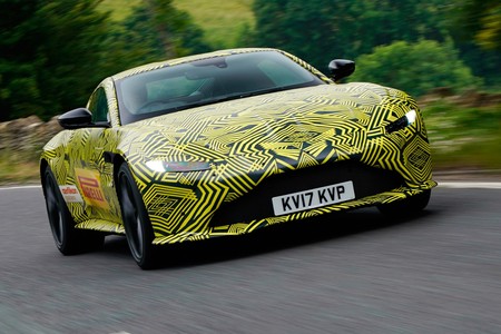 Teaser: Nuevo Aston Martin Vantage haciendo un drift en cámara lenta