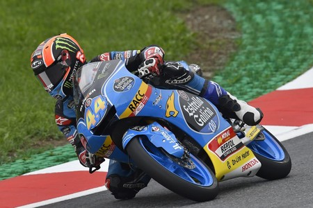 Aron Canet asesta el primer golpe a Joan Mir en Silverstone. Se avecina un duelo interesante