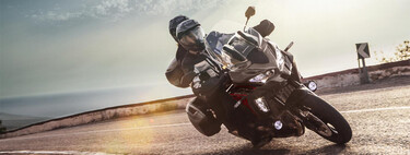 La DGT recuerda: circular por el arcén con la moto en atascos sigue estando prohibido, y supone 200 euros de multa 