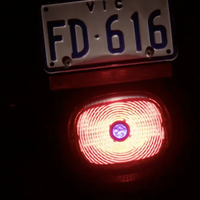 Se ha puesto de moda ponerle un punto azul a las luces de la moto. El motivo es muy americano, e ilegal 