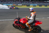 Casey Stoner echa de menos las motos, pero no tanto como para volver