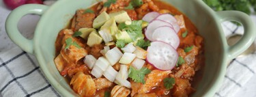 Pozole rojo, receta del guiso mexicano tradicional que se cocina sin prisas