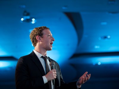 Mark Zuckerberg ha abierto la puerta a un Facebook de pago: ese puede ser el precio de la privacidad