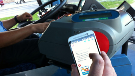 Viajando con mi bonobus en el móvil, probamos Vodafone Wallet en la EMT de Málaga