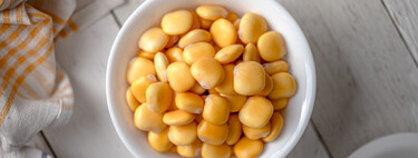 Altramuces: propiedades y beneficios de la legumbre (y cómo utilizar el frijol amarillo que gana popularidad en la cocina)