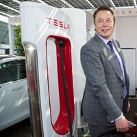 Cada vez que Elon Musk abre la boca, las ventas de Tesla caen. Su solución no es callarse, sino meterle 20% de descuento a sus Model 3 y Model Y