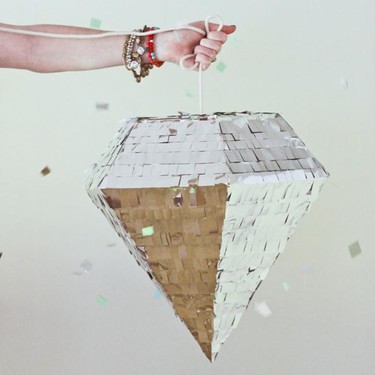 Da un toque glam a tu Fin de Año con las piñatas de Prospect Goods