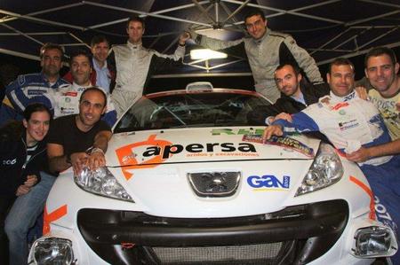 David Pérez se aprovecha de las bajas y los errores para ganar su primer rally del Nacional