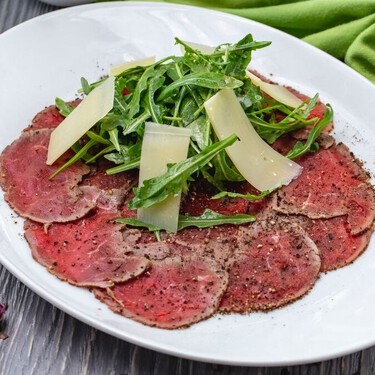 Aprende a preparar un carpaccio de res en 30 minutos y sin gastar una fortuna
