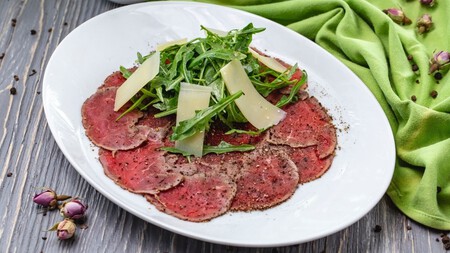 Aprende a preparar un carpaccio de res en 30 minutos y sin gastar una fortuna