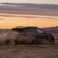 El Porsche Taycan Cross Turismo se exprime sobre tierra, barro y nieve a pocos días de su presentación 