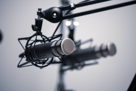 Esta página web permite "crear podcasts sin grabar nada"