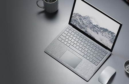 ¿Pueden ser estas las imágenes filtradas del Microsoft Surface Laptop 2 que veremos en unos días?