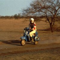 Há quarenta e seis anos, apenas 25 motocicletas terminaram o Rali Dakar; duas delas eram Vespas pertencentes a amigos, e nem sequer terminaram em último lugar 