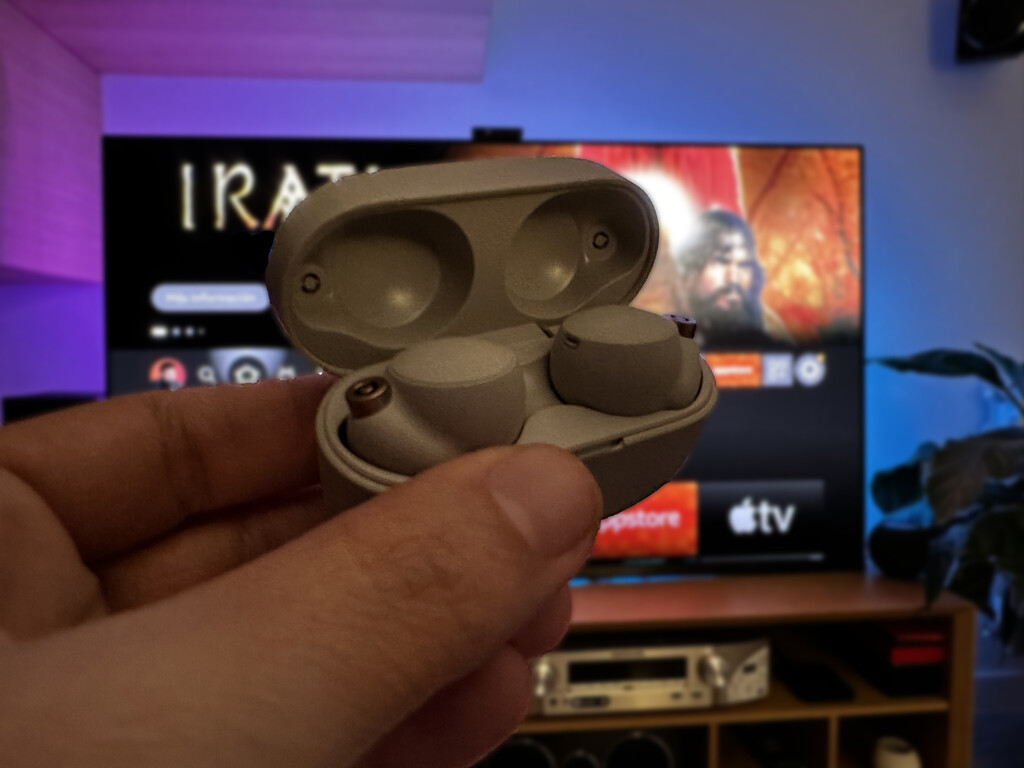 Ya no molesto a nadie cuando veo la tele por la noche. Así he conectado al Fire TV unos auriculares Bluetooth