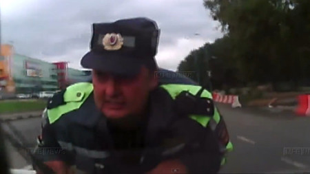 RuзуaPaзуФи™: Yo le acerco, señor agente